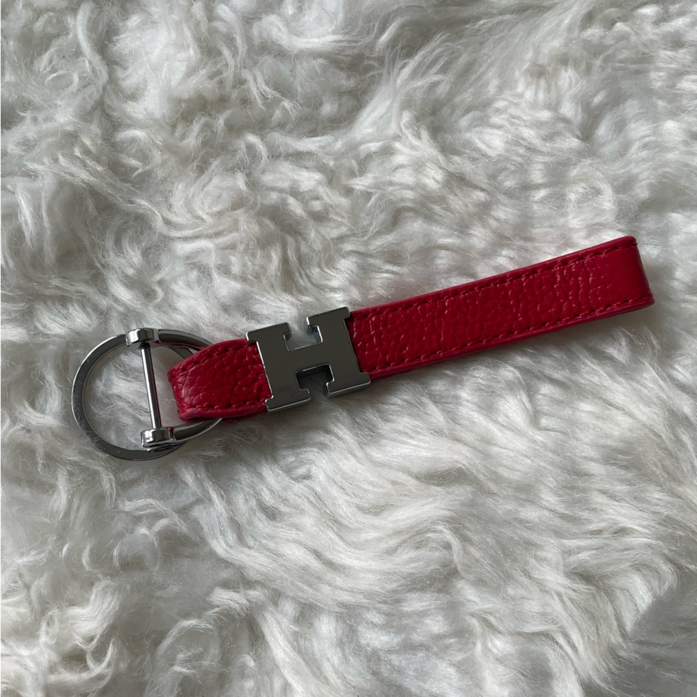 H Initial Keychain ❤️🌹